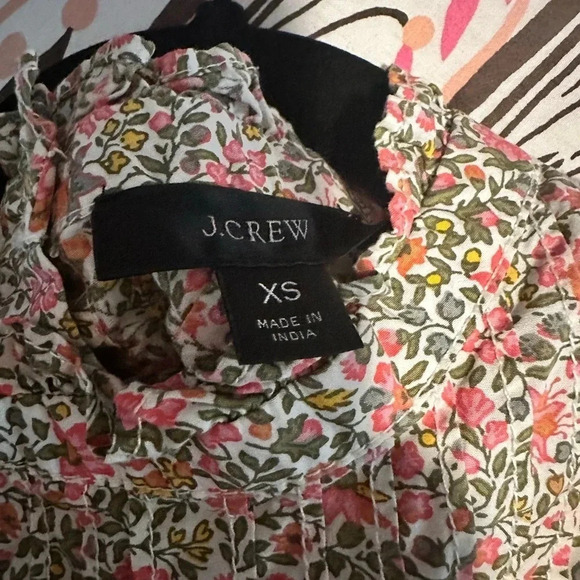 J. Crew Pintuck Cotton Poplin Top in Scattered Blooms
Sz XS - Picture 4 of 6